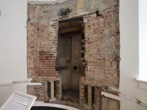 A chemical hearth recently discovered in the walls of the Rotunda at the University of Virginia dates back to its Jeffersonian origins.